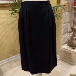 NWOT Invisible Elastic Waist Black Skirt Size 12